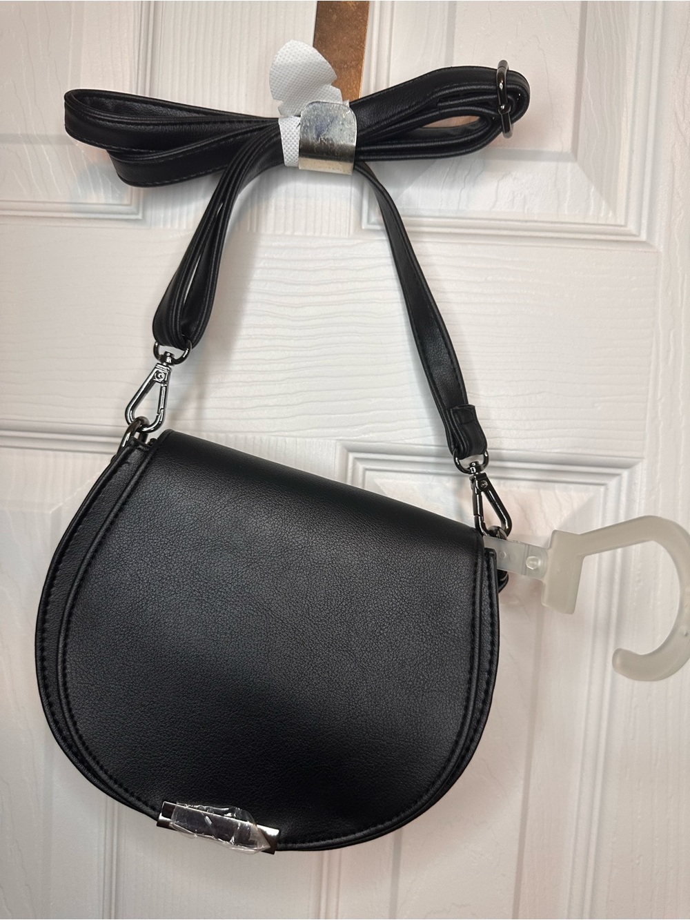 Women’s Black Saddle Crossbody Bag - Sleek Everyday Style